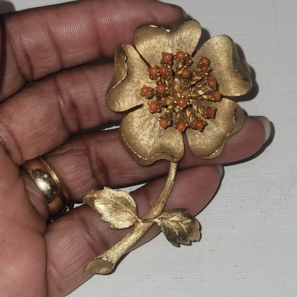 Vintage Gold Tone Flower Brooch Coral Bead Accent Floral Pin Ledo 1961‎